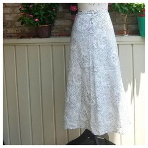 NWOT Zero White and Black Skirt